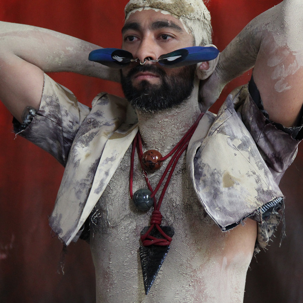 Collar de punta de obsidiana tallada por percusión