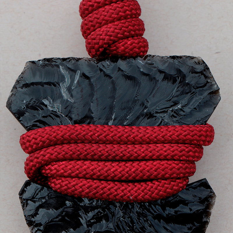 Collar de punta de obsidiana tallada por percusión