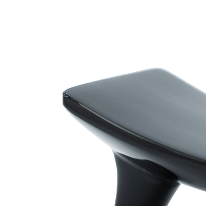Metate de obsidiana negra